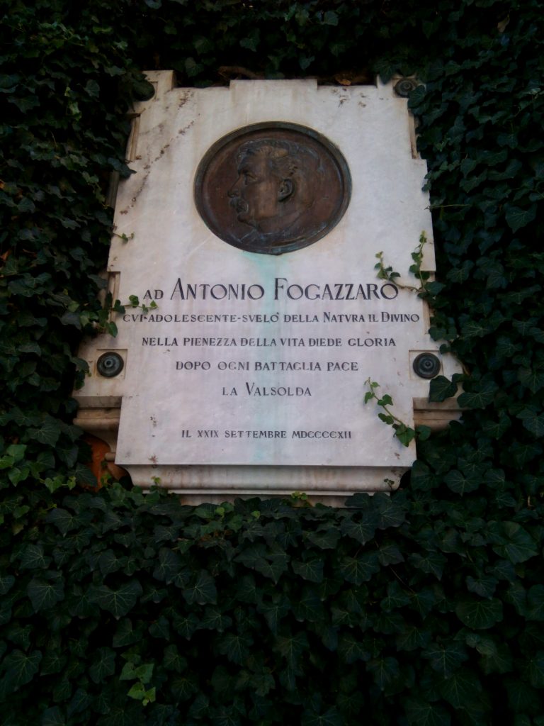targa in memoria di Antonio Fogazzaro a Valsolda
