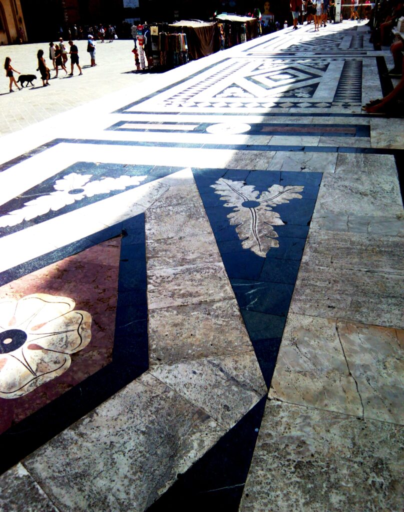 Siena - pavimentazione esterna del Duomo